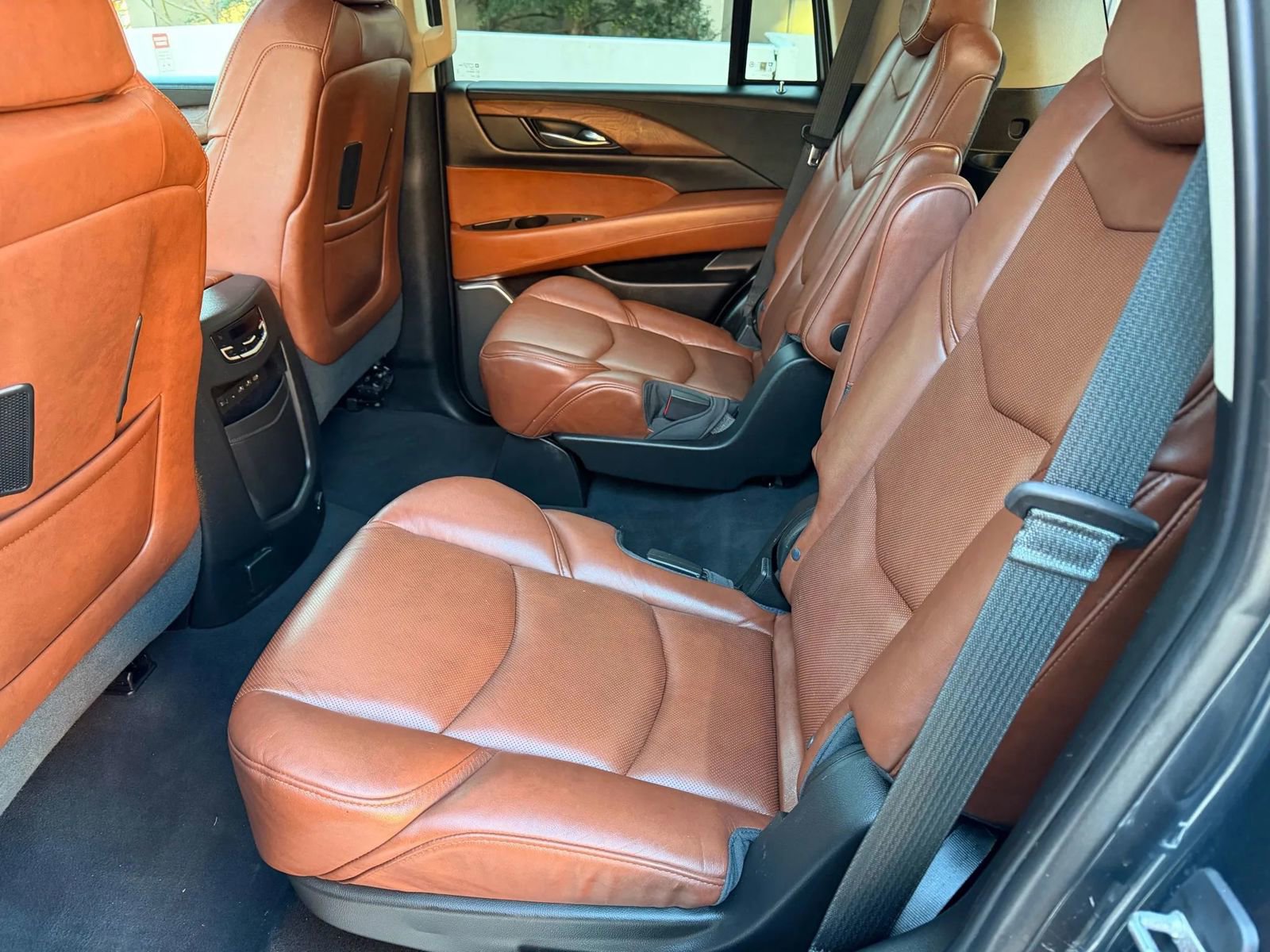 Used 2019 Cadillac Escalade Premium Luxury image 5