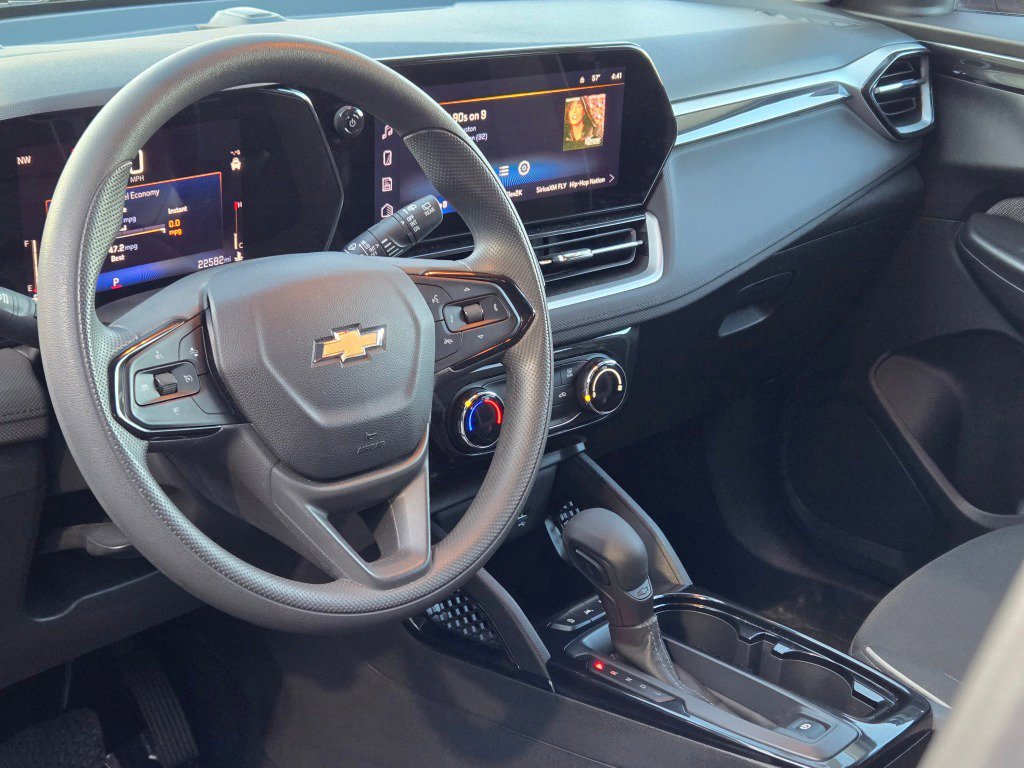 Used 2025 Chevrolet TrailBlazer LT FWD image 21