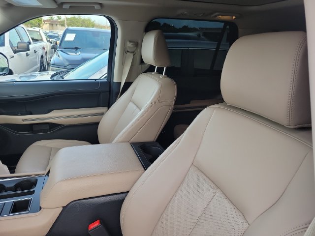 Used 2024 Ford Expedition XLT RWD image 9
