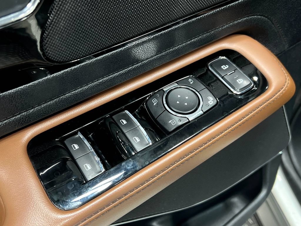 Used 2020 Lincoln Aviator Reserve w/ Elements Package Plus AWD/4WD image 16