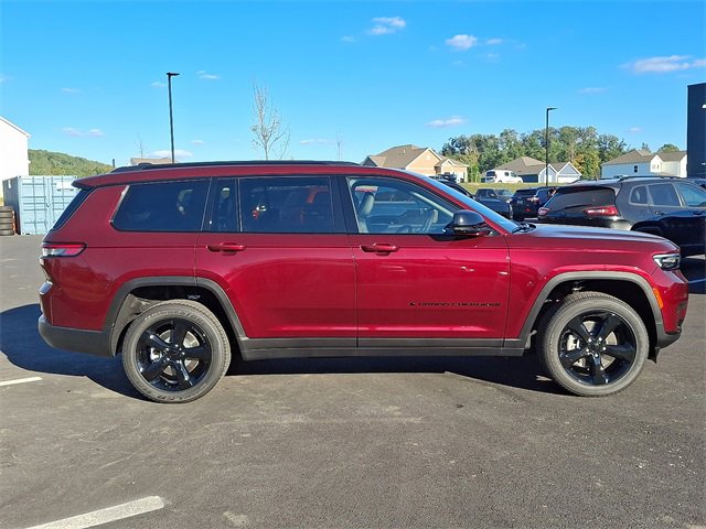 New 2025 Jeep Grand Cherokee L Altitude image 11