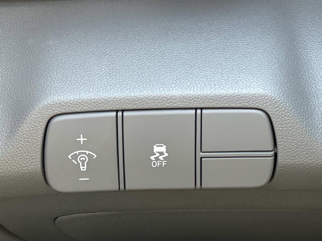 New 2026 Hyundai Elantra Sport image 24