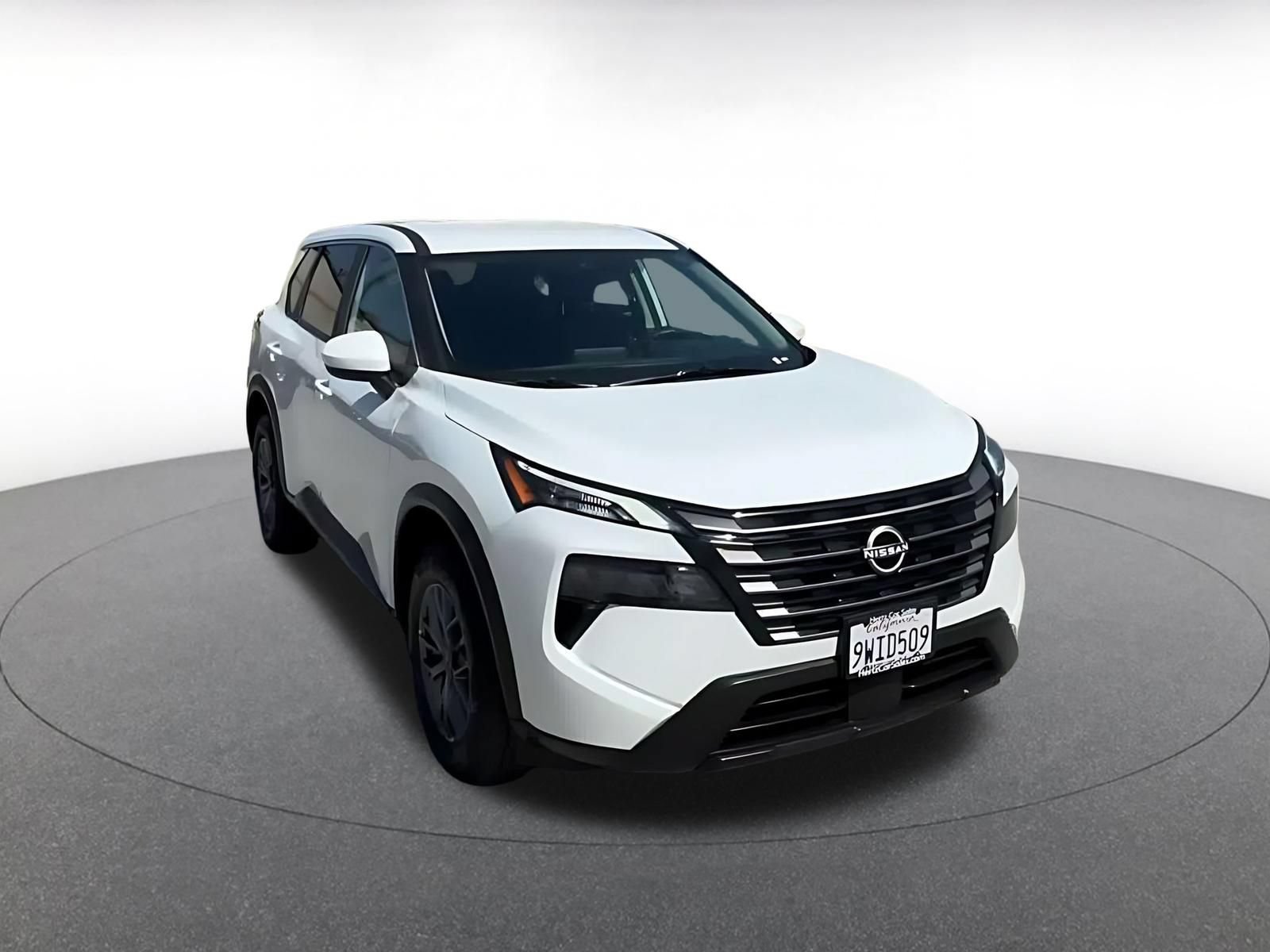 Used 2026 Nissan Rogue SV AWD/4WD image 3