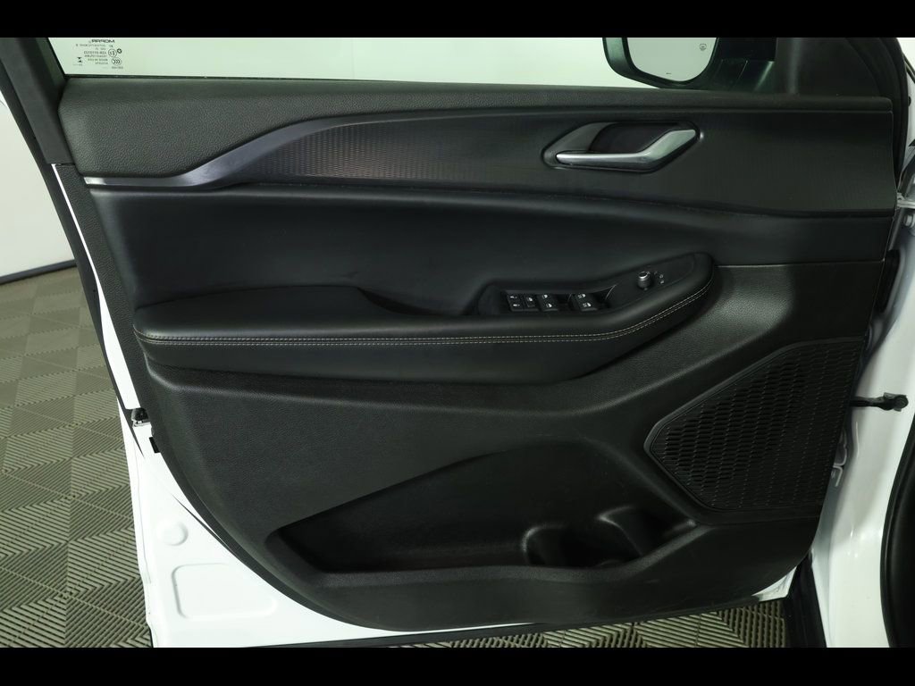 Used 2023 Jeep Grand Cherokee Laredo RWD image 18