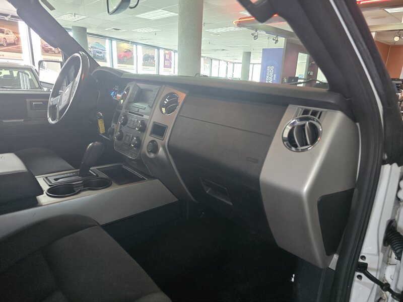 Used 2017 Ford Expedition EL XLT AWD/4WD image 18