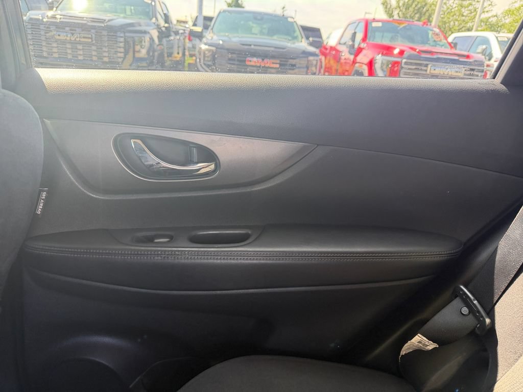Used 2015 Nissan Rogue SV AWD/4WD image 34