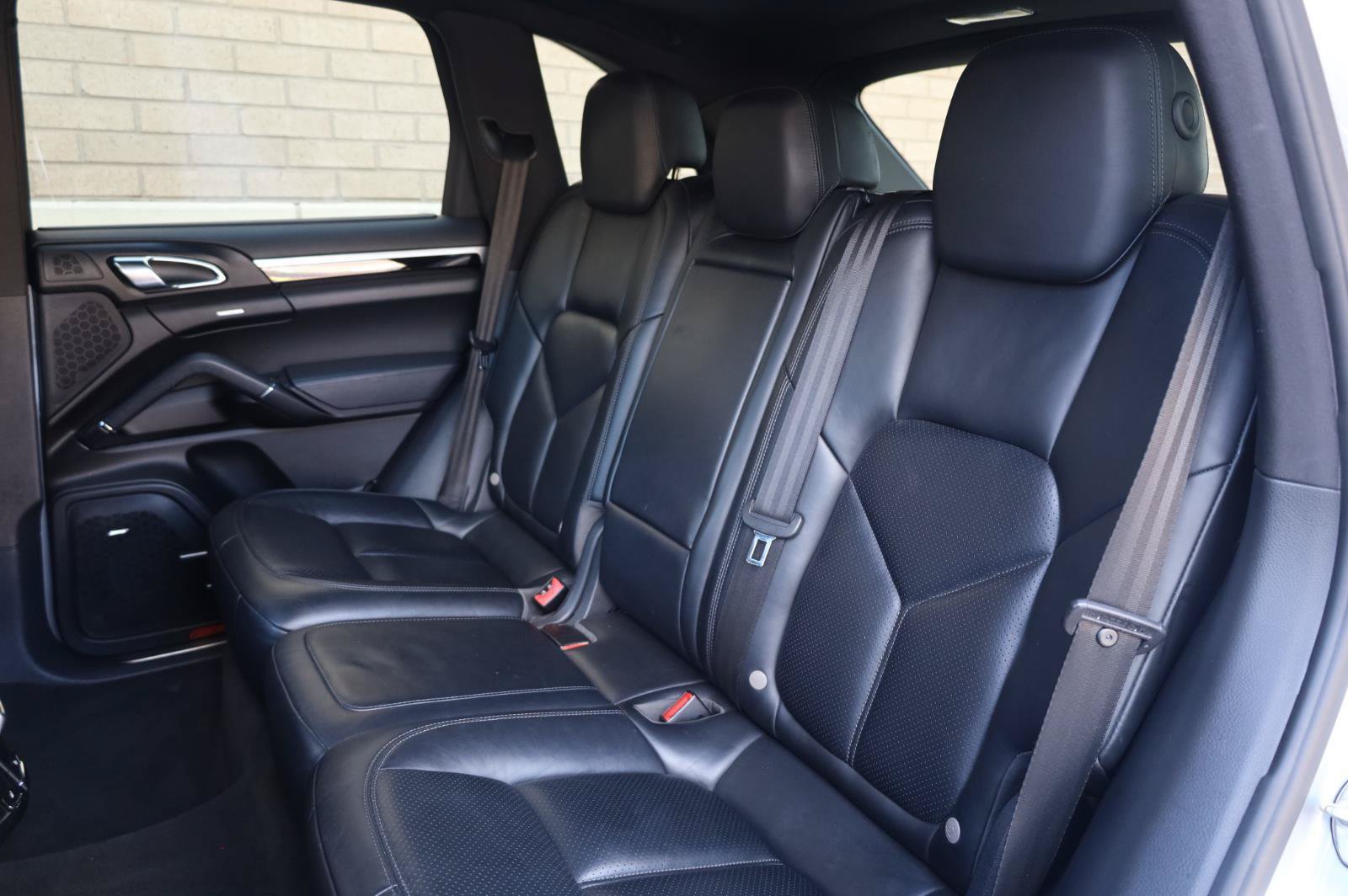 Used 2016 Porsche Cayenne AWD/4WD image 21