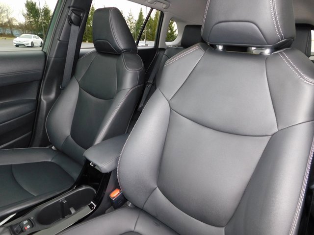 Used 2025 Toyota Corolla Cross XLE w/ Convenience Package image 15