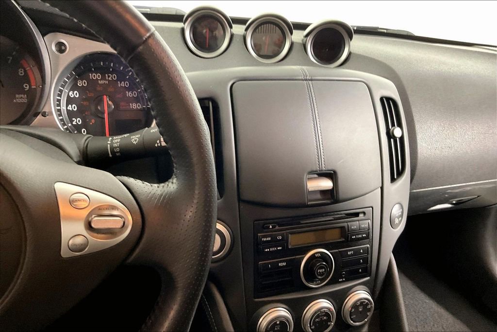 Used 2014 Nissan 370Z Coupe RWD image 8