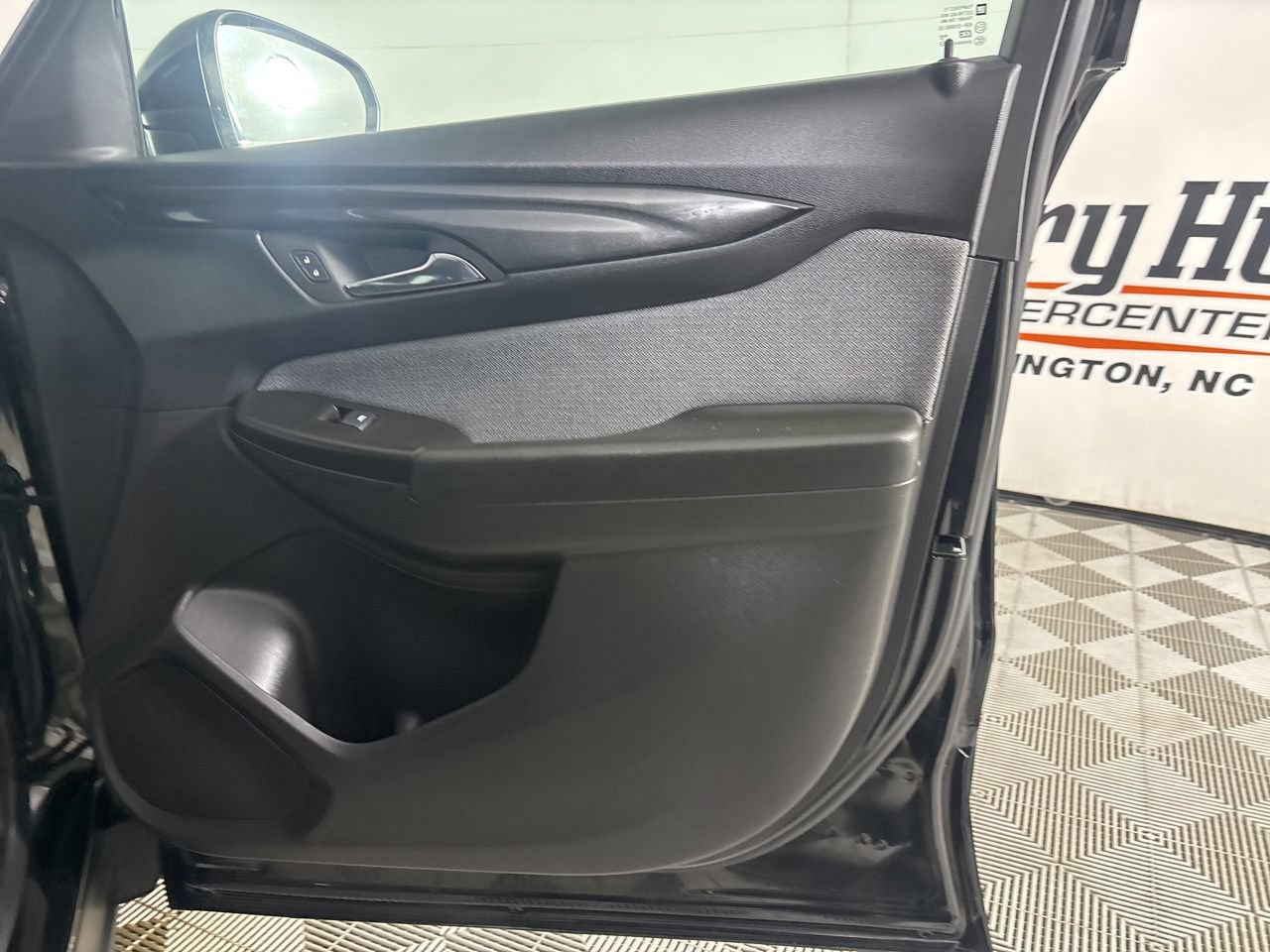 Used 2025 Chevrolet TrailBlazer LT AWD/4WD image 25