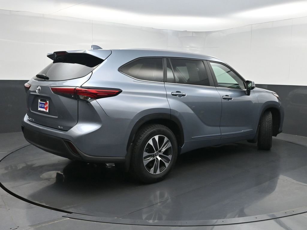 Used 2023 Toyota Highlander XLE image 24