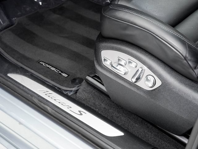 Certified 2022 Porsche Macan S AWD/4WD image 11