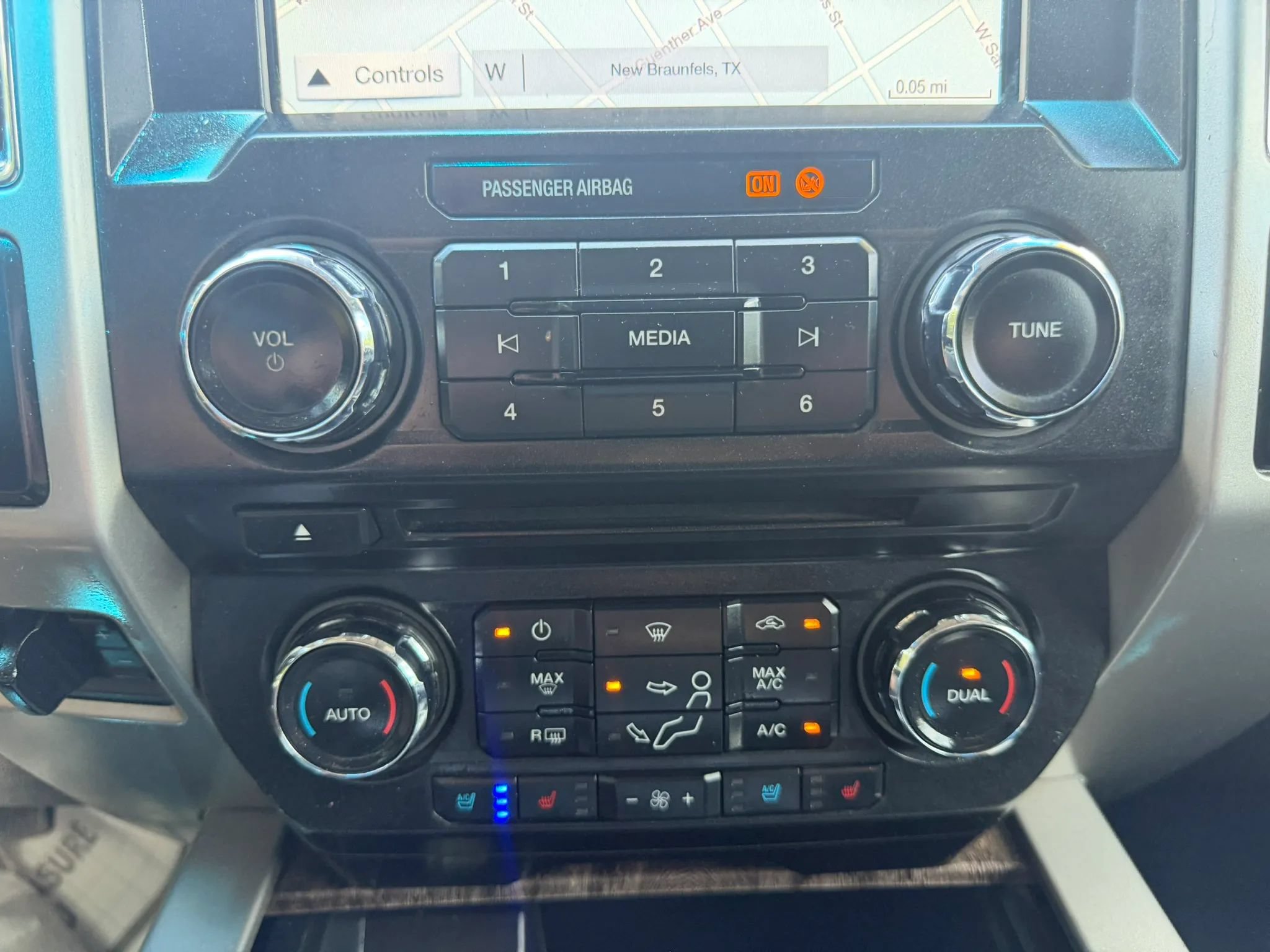 Used 2018 Ford F250 Lariat w/ Lariat Value Package AWD/4WD image 19
