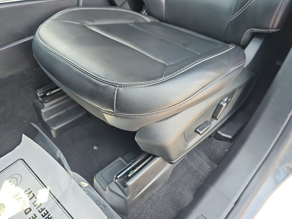 Used 2021 Ford Explorer XLT w/ Equipment Group 202A AWD/4WD image 28