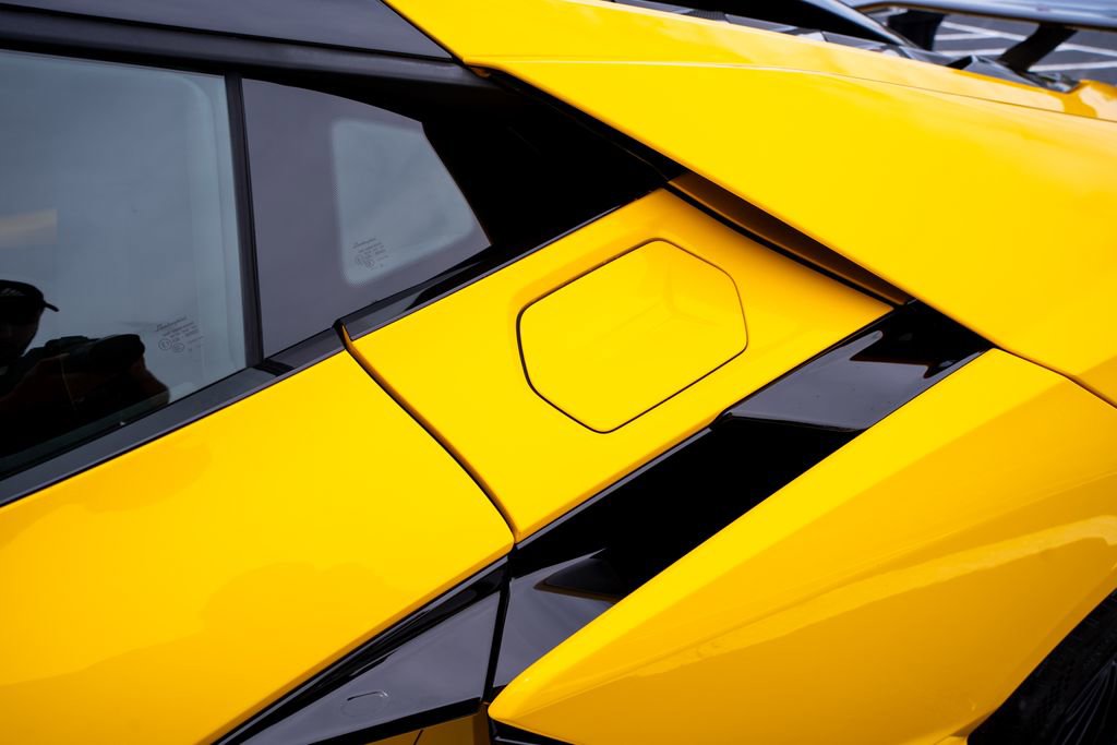 Used 2024 Lamborghini Revuelto AWD/4WD image 40