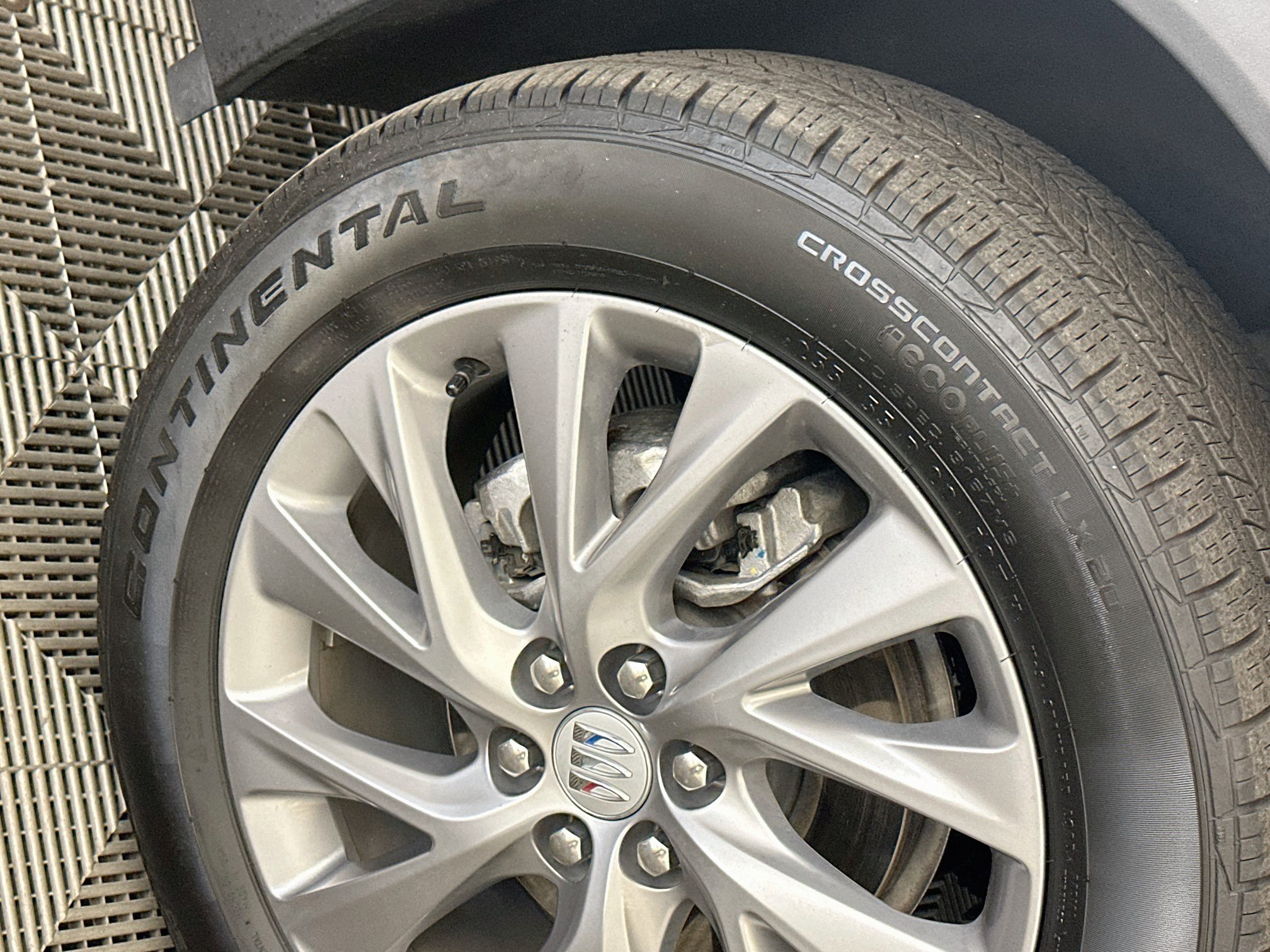 Used 2025 Buick Enclave Preferred AWD/4WD image 37