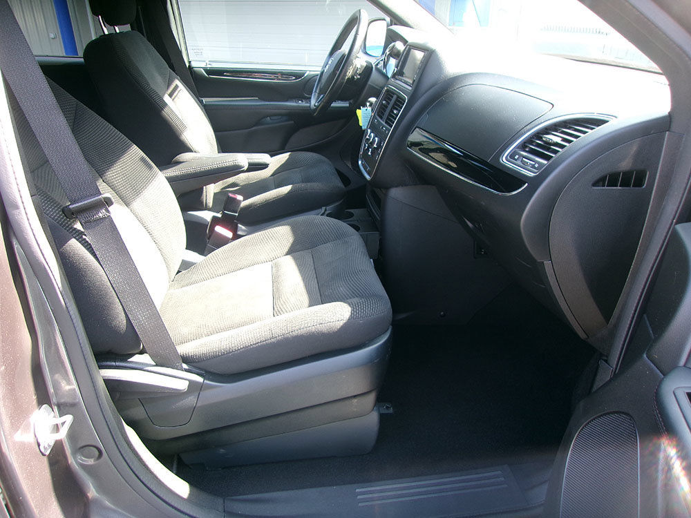 Used 2020 Dodge Grand Caravan SE FWD image 10