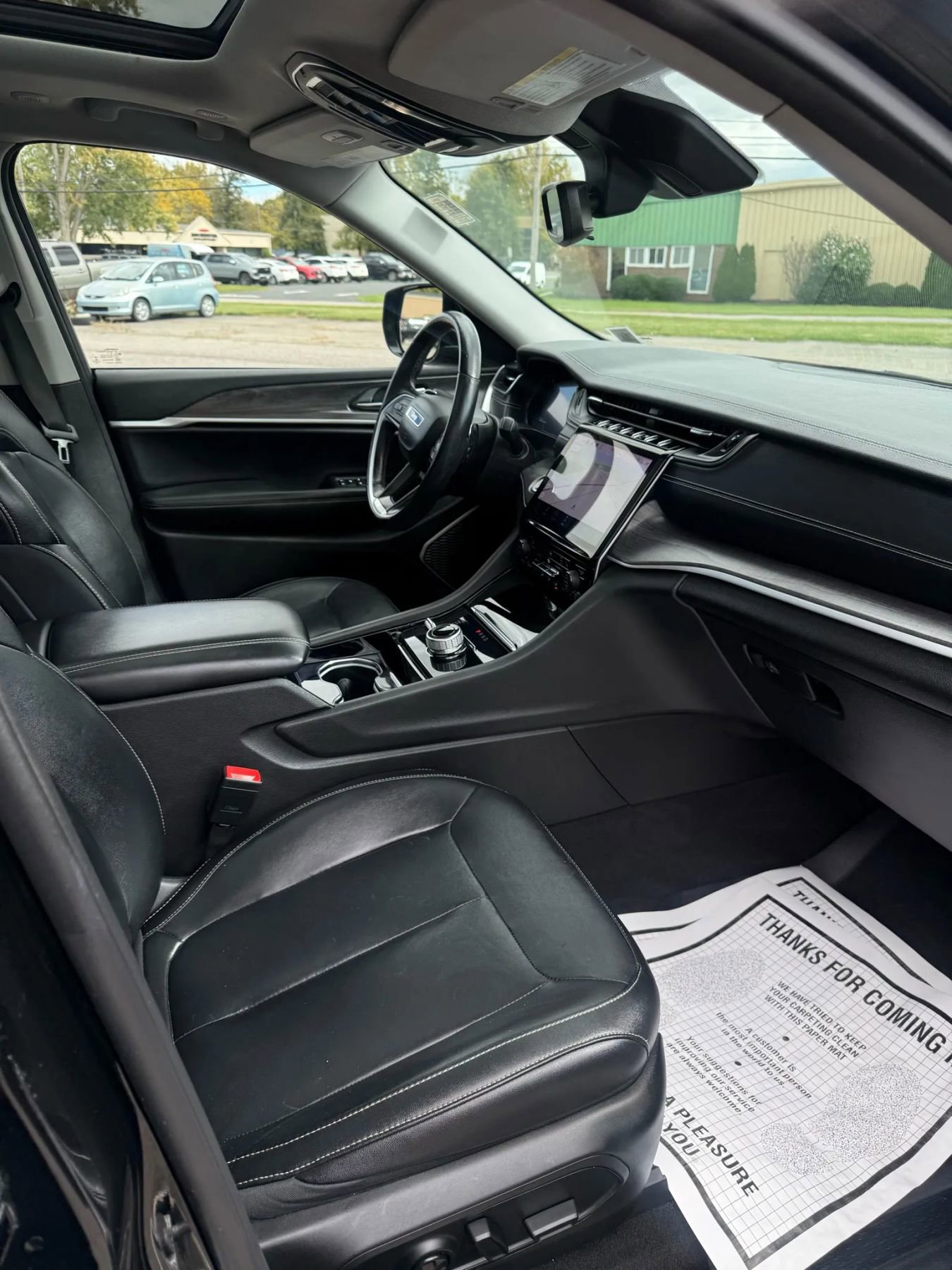 Used 2022 Jeep Grand Cherokee L Limited w/ Black Appearance Package image 9