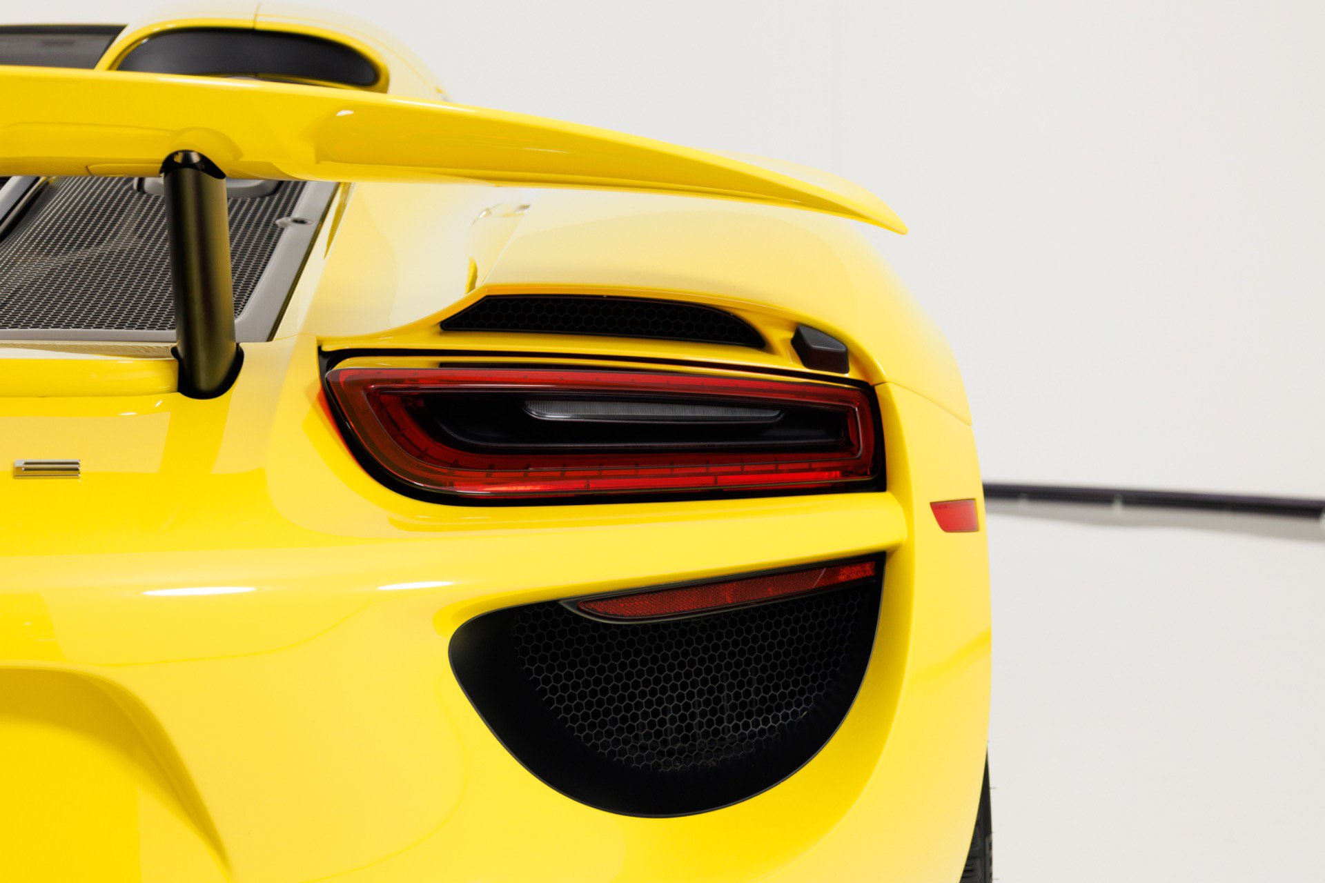 Used 2015 Porsche 918 Spyder AWD/4WD image 71