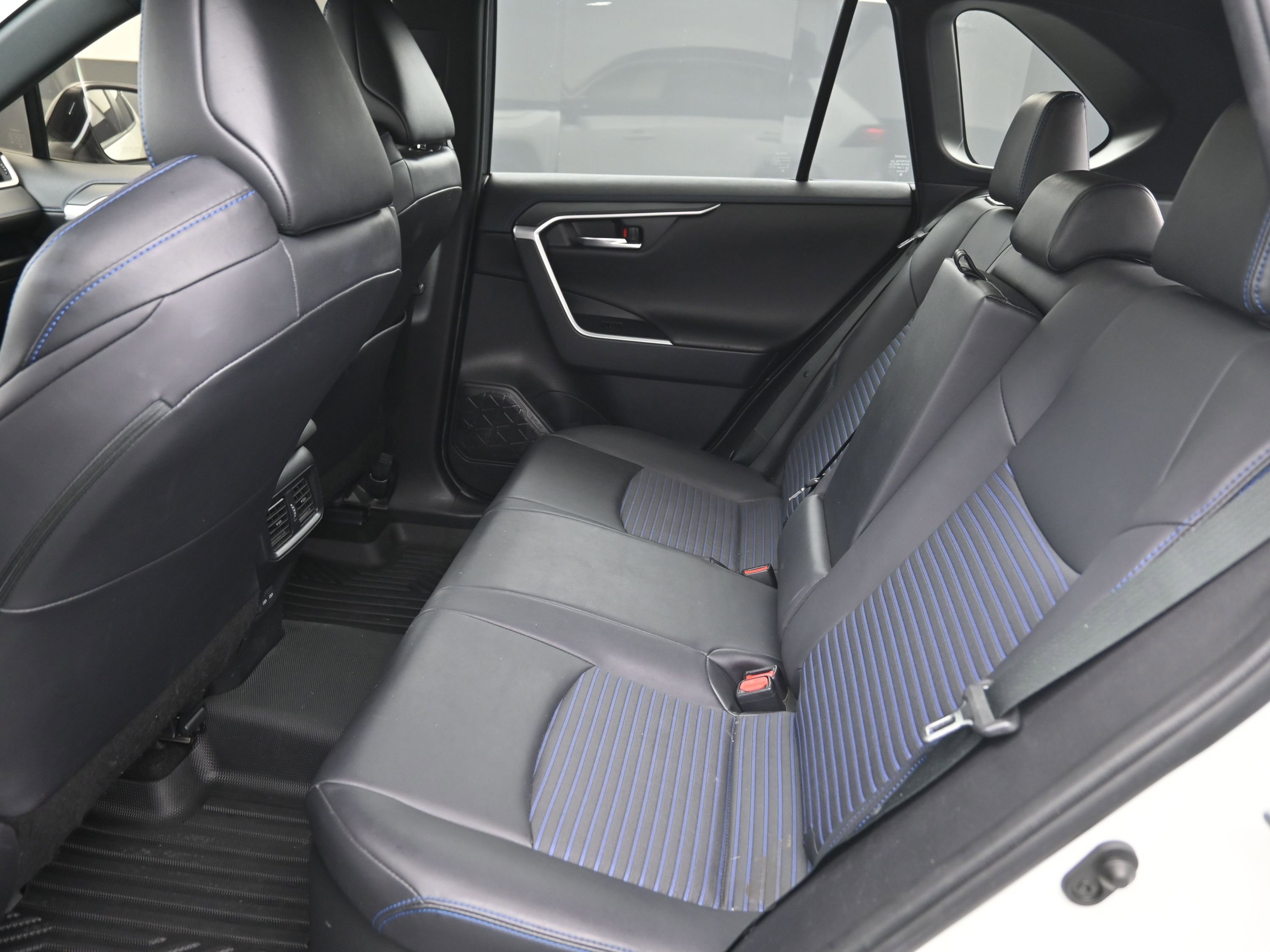 Used 2022 Toyota RAV4 XSE image 17