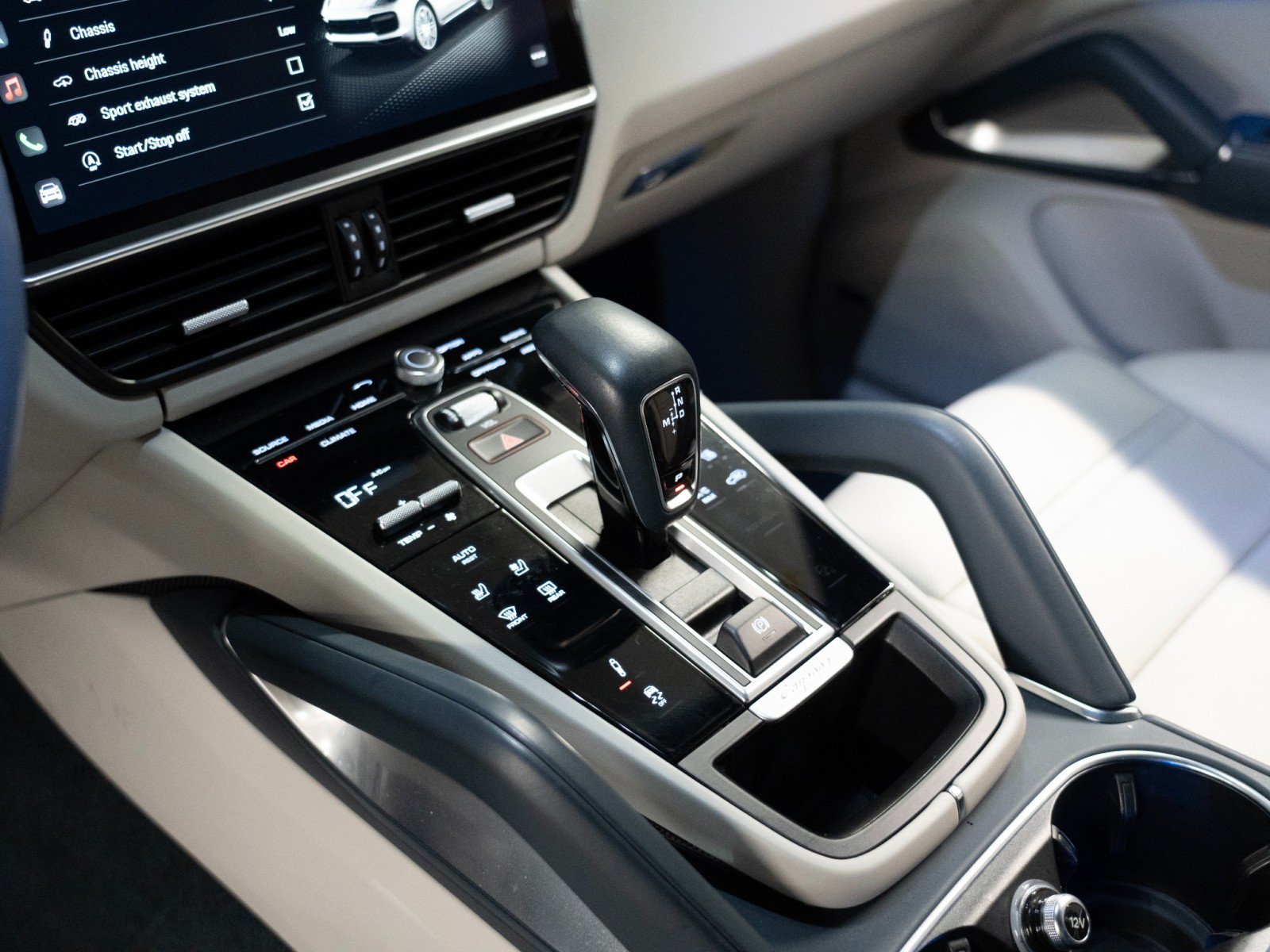 Certified 2023 Porsche Cayenne Turbo AWD/4WD image 21