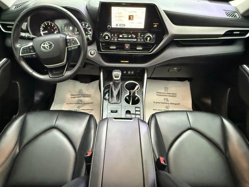 Used 2024 Toyota Highlander XLE image 11