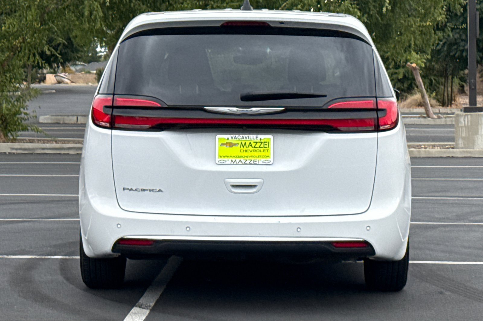 Used 2024 Chrysler Pacifica Touring-L FWD image 12