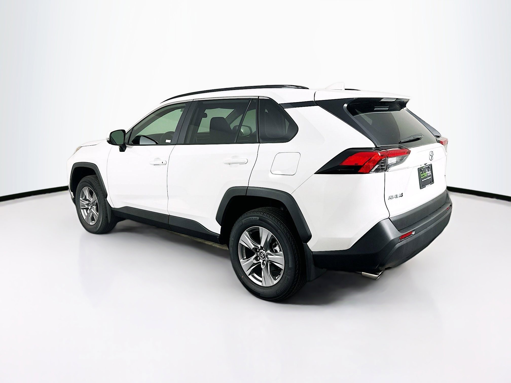 Used 2025 Toyota RAV4 XLE w/ Convenience Package image 5