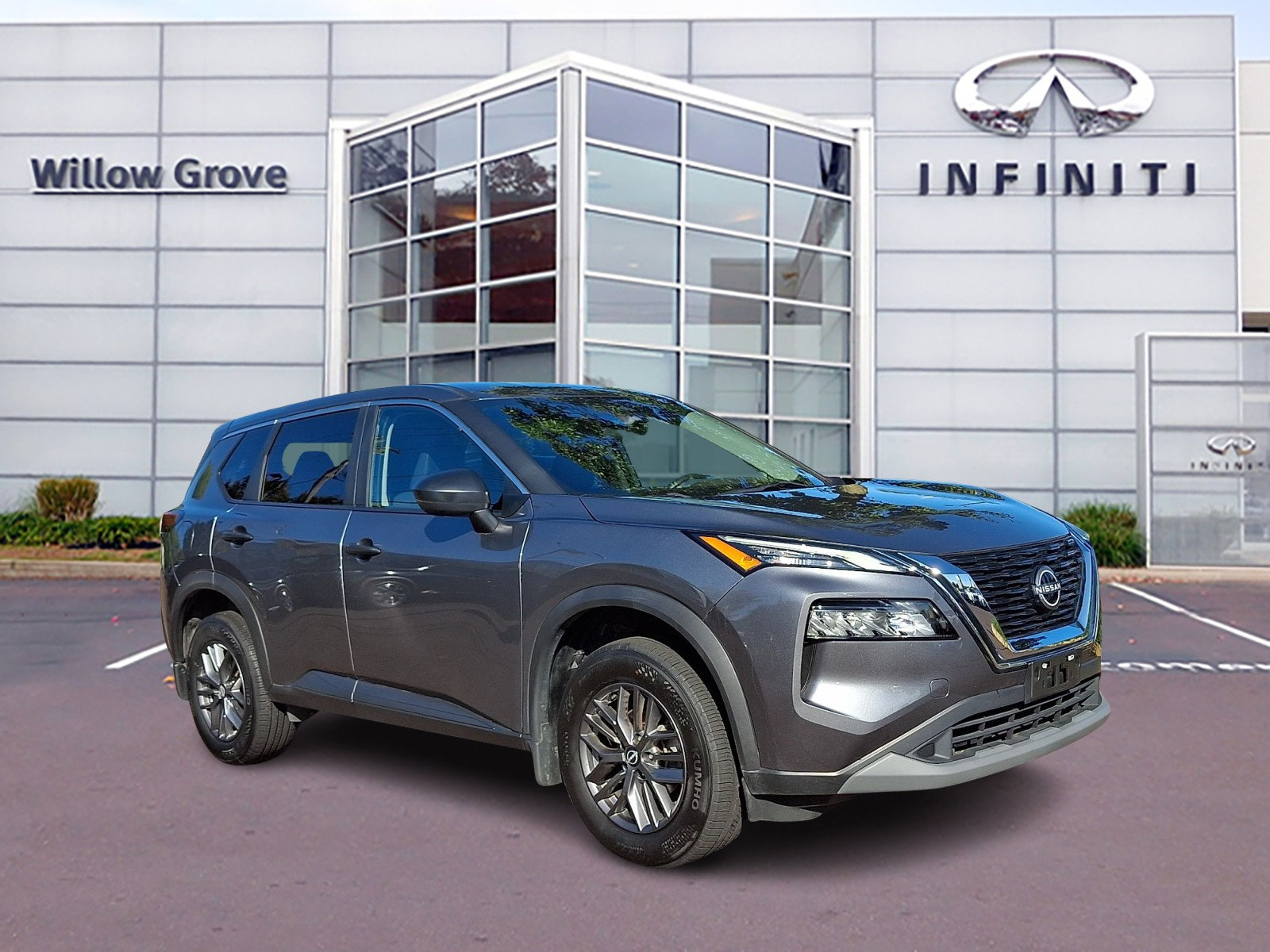 Used 2023 Nissan Rogue S AWD/4WD image 1