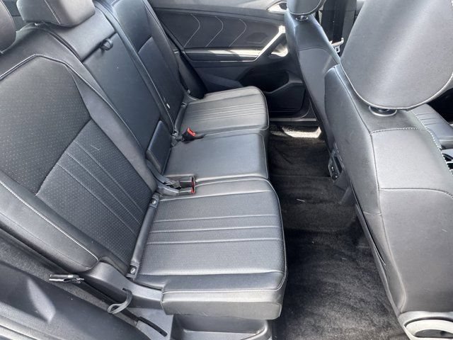 Used 2023 Volkswagen Tiguan SE R-Line AWD/4WD image 15