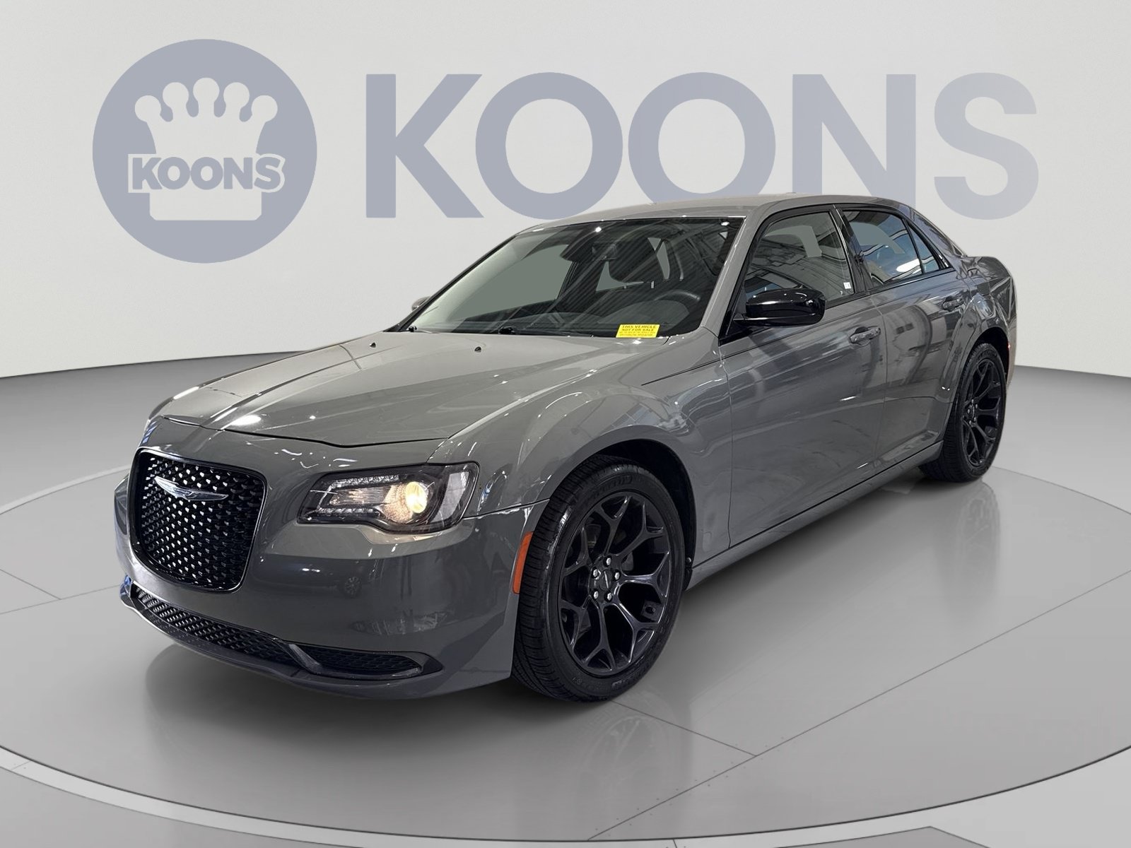 Used 2019 Chrysler 300 Touring w/ Sport Appearance Package RWD image 5