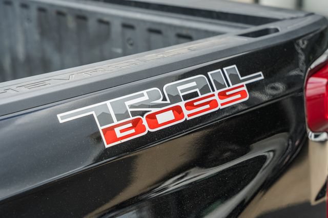 Used 2022 Chevrolet Silverado 1500 LT Trail Boss w/ LPO, Dark Essentials Package AWD/4WD image 21