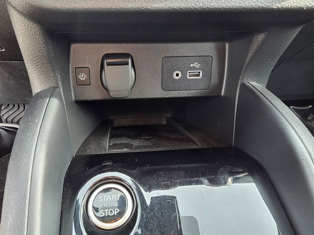 Used 2024 Nissan Versa SV w/ Trunk Package image 20