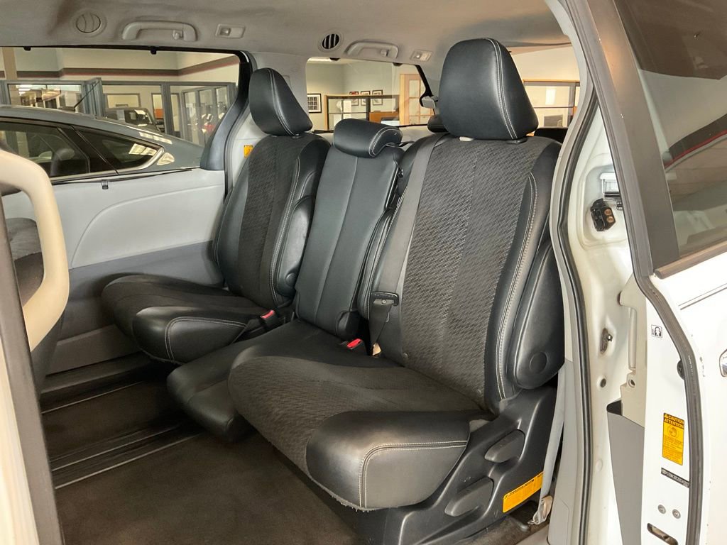 Used 2013 Toyota Sienna SE FWD image 21
