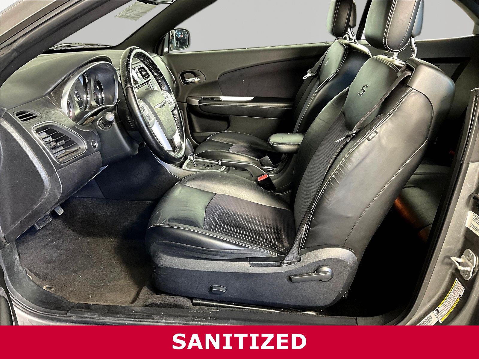 Used 2011 Chrysler 200 S FWD image 18
