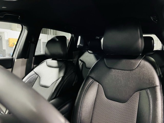 Used 2024 Jeep Compass Latitude image 3