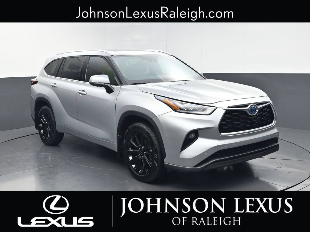 Used 2024 Toyota Highlander Limited AWD/4WD image 3
