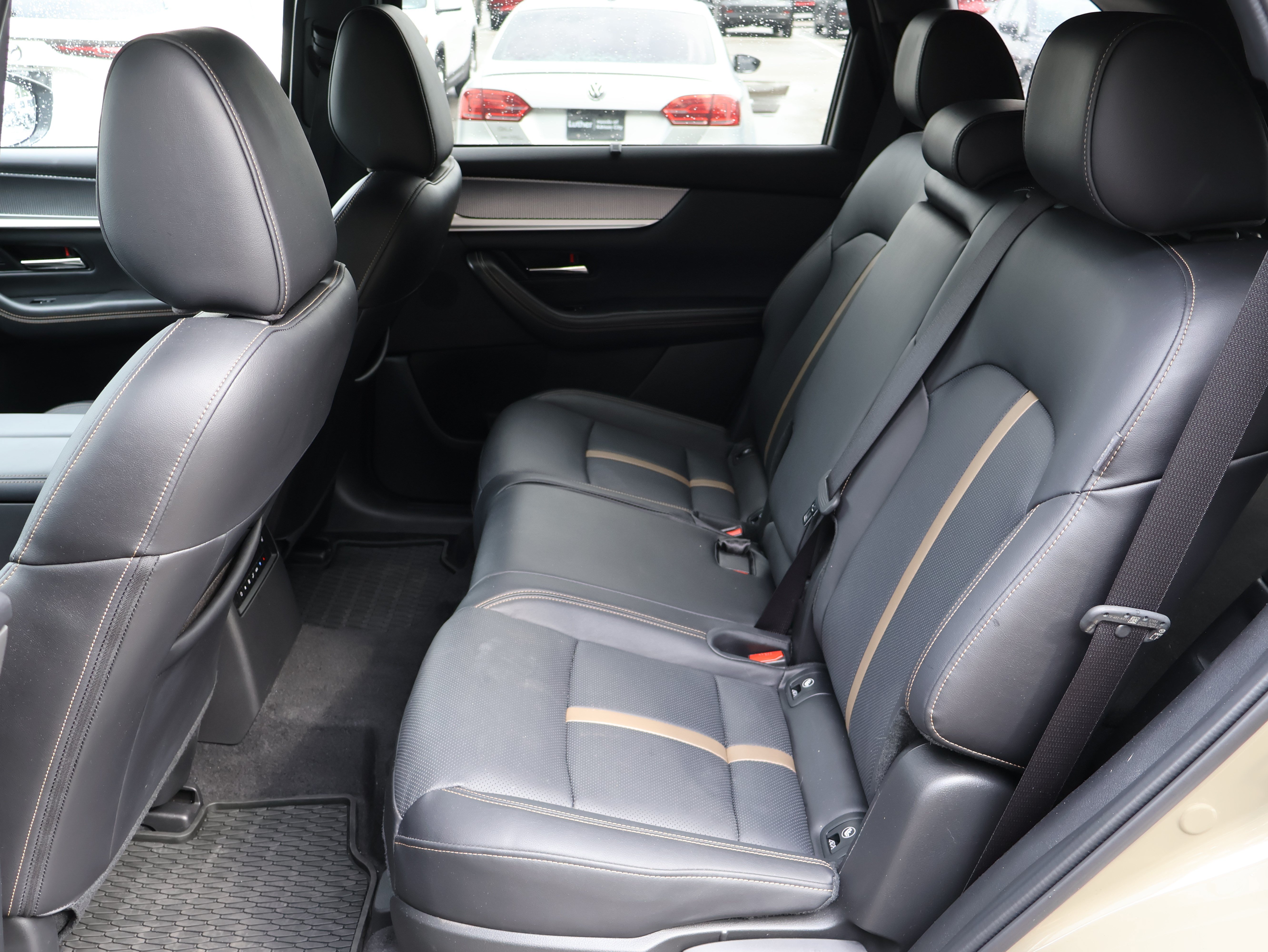 Used 2025 MAZDA CX-70 Plug-In Hybrid w/ Premium Plus AWD/4WD image 11
