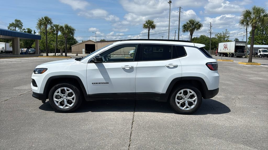 Used 2024 Jeep Compass Latitude AWD/4WD image 3