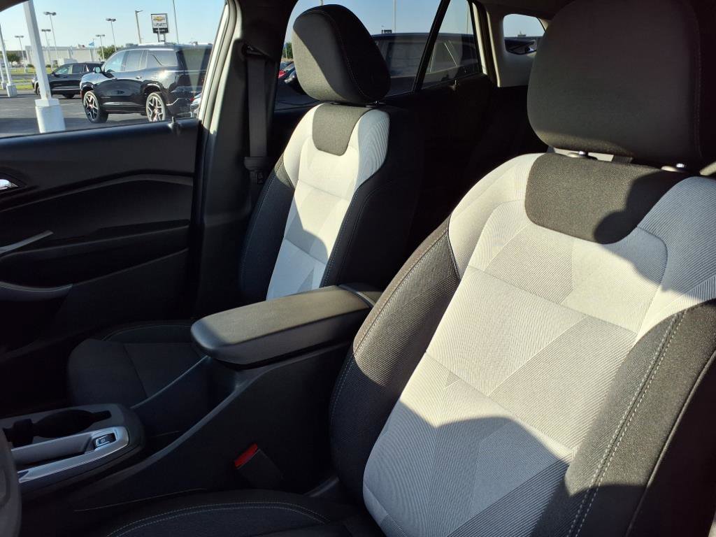 New 2025 Chevrolet Trax LS w/ LS Convenience Package FWD image 12