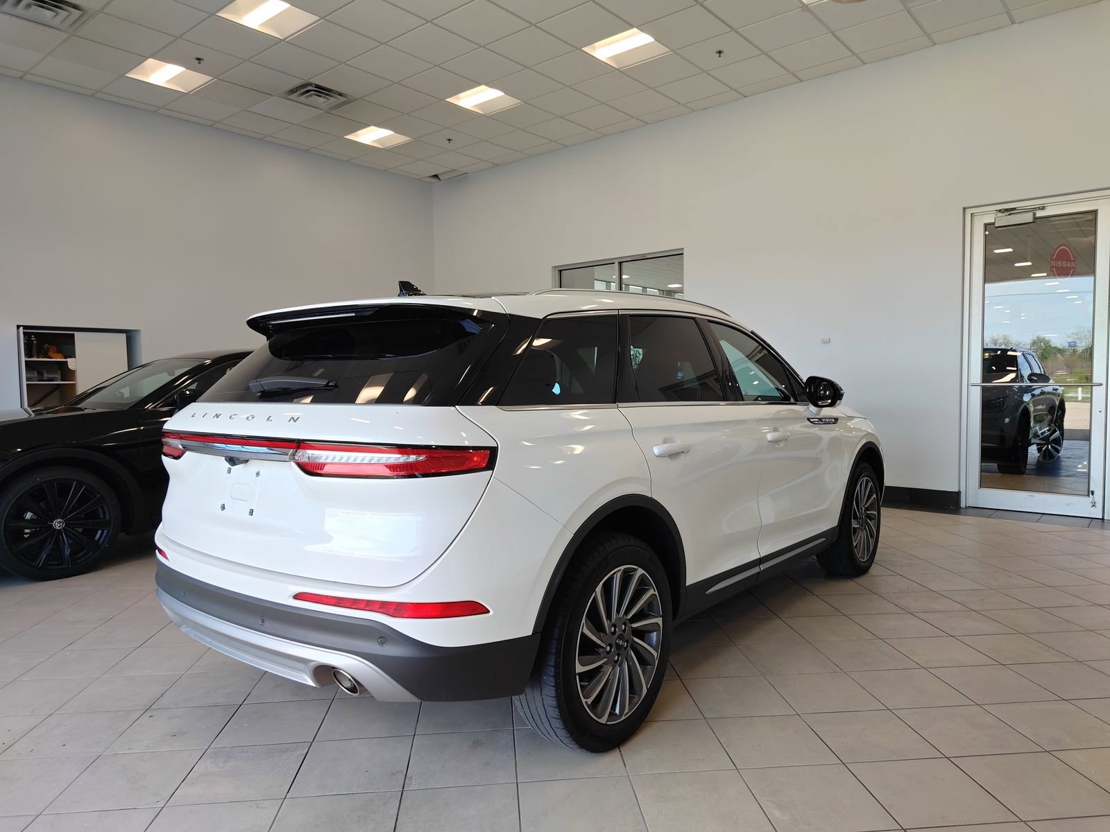 Used 2023 Lincoln Corsair Reserve w/ Equipment Group 201A image 3