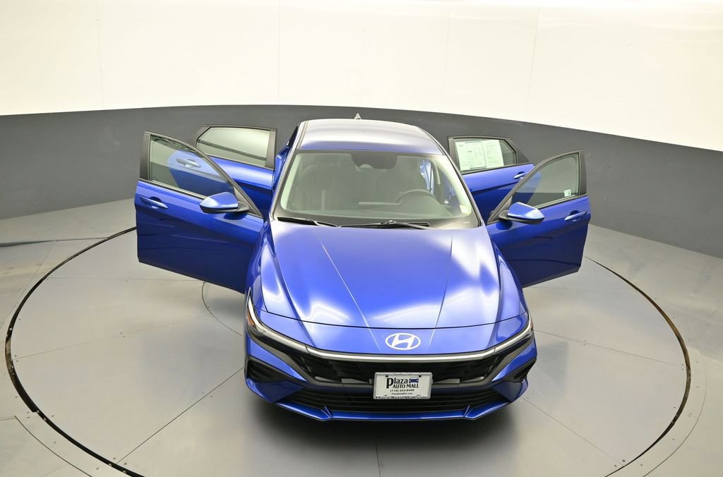 Used 2025 Hyundai Elantra SE FWD image 44
