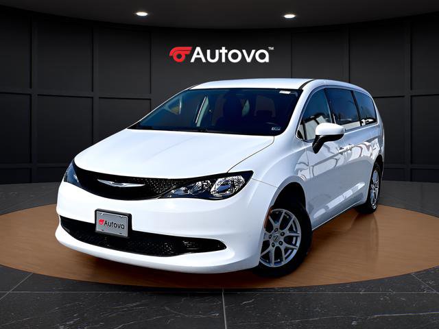 Used 2022 Chrysler Voyager LX image 1