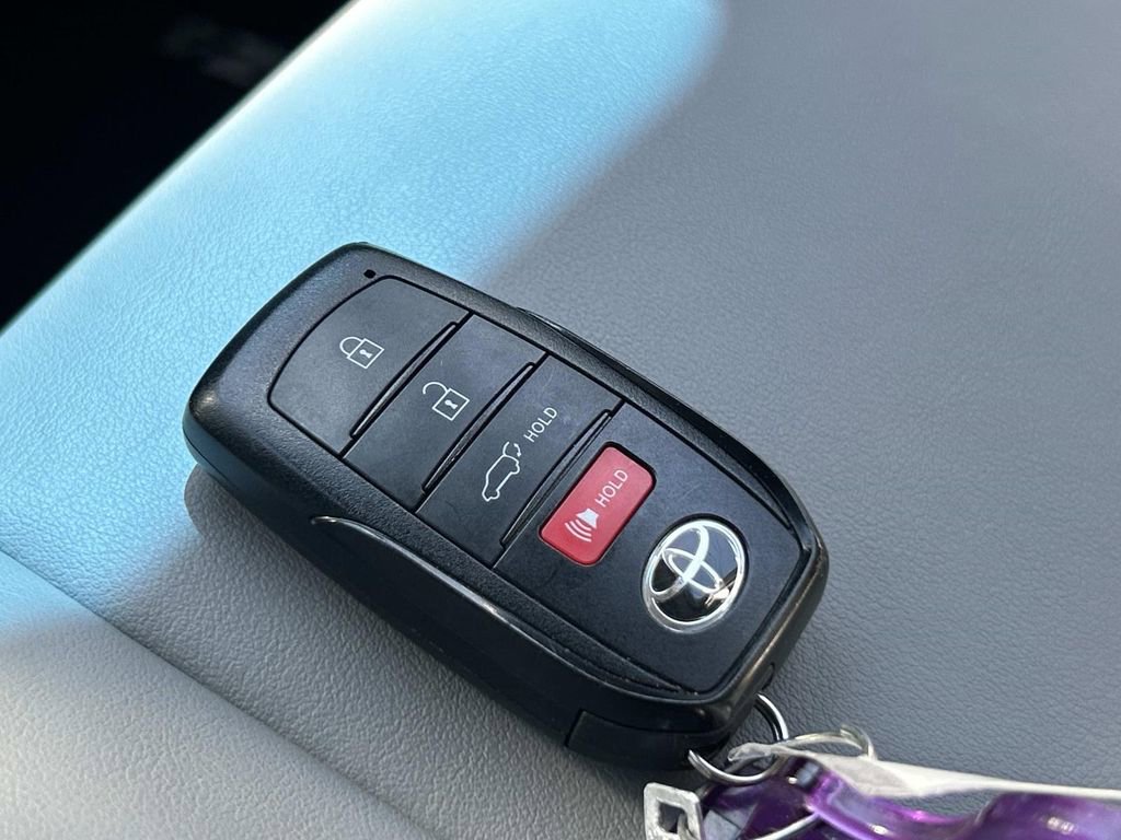 Used 2024 Toyota Venza XLE AWD/4WD image 31
