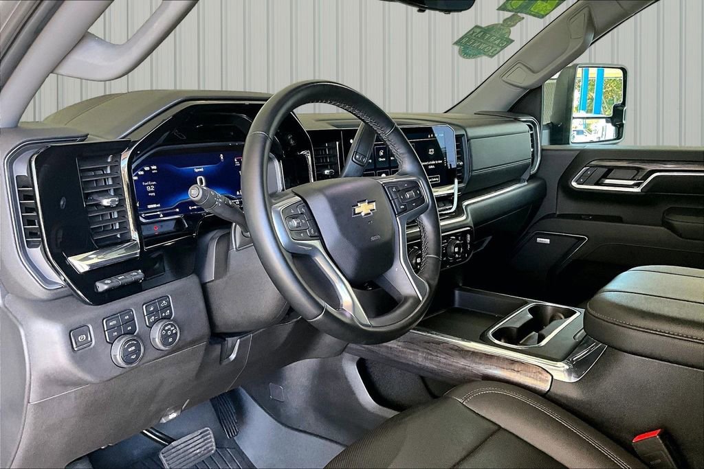 Used 2024 Chevrolet Silverado 2500 LTZ w/ LTZ Plus Package AWD/4WD image 4