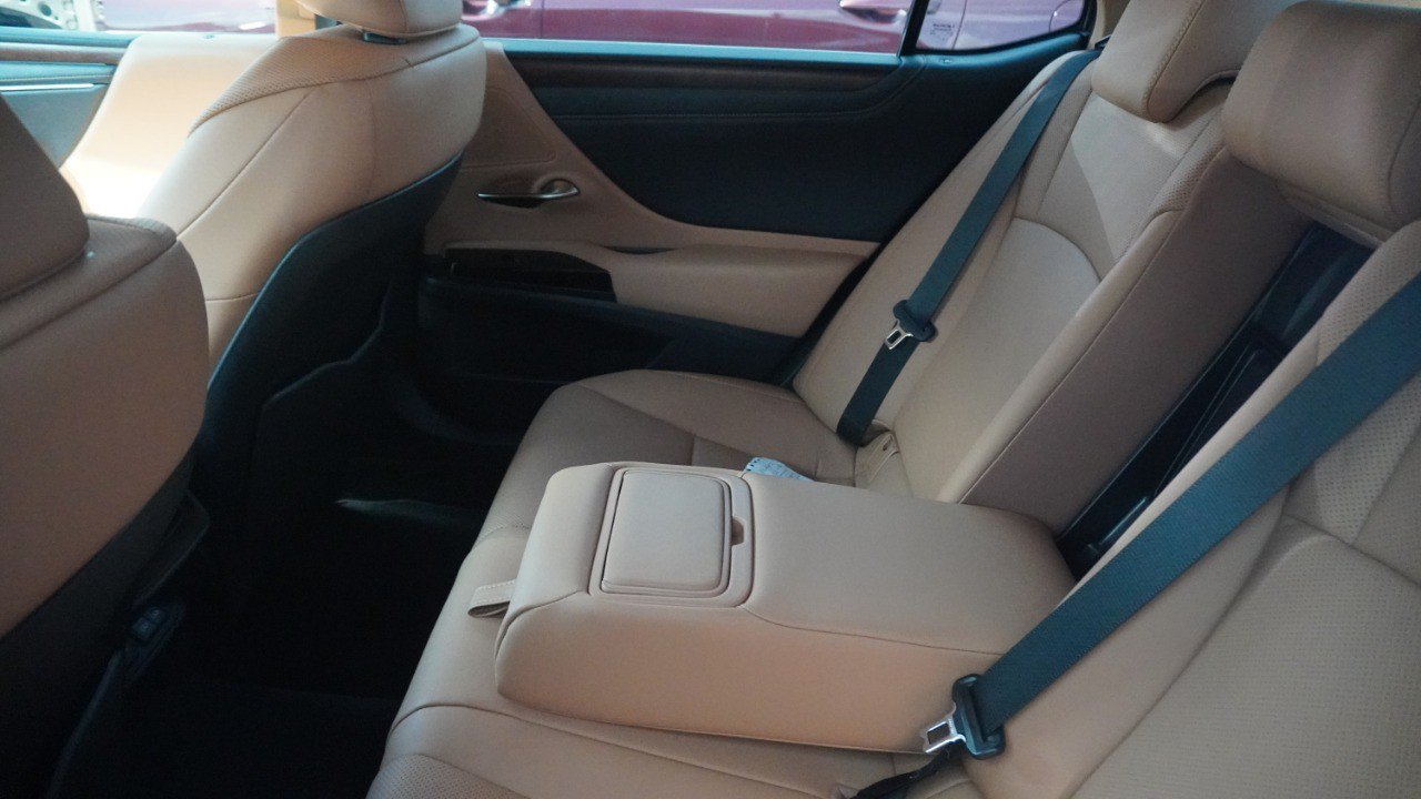 Used 2024 Lexus ES 350 w/ Premium Package FWD image 9