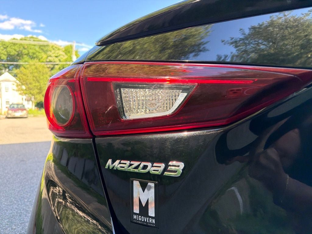 Used 2018 MAZDA MAZDA3 Touring FWD image 11