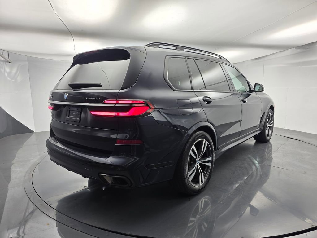 Used 2024 BMW X7 xDrive40i w/ M Sport Package AWD/4WD image 4