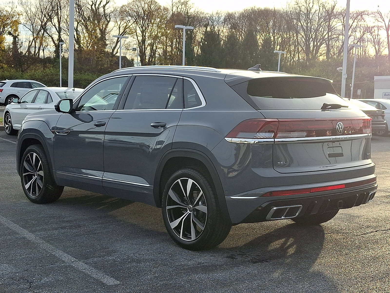 New 2026 Volkswagen Atlas Cross Sport SEL Premium R-Line image 4