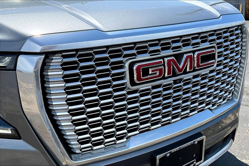 Used 2021 GMC Yukon Denali w/ Denali Premium Package AWD/4WD image 38